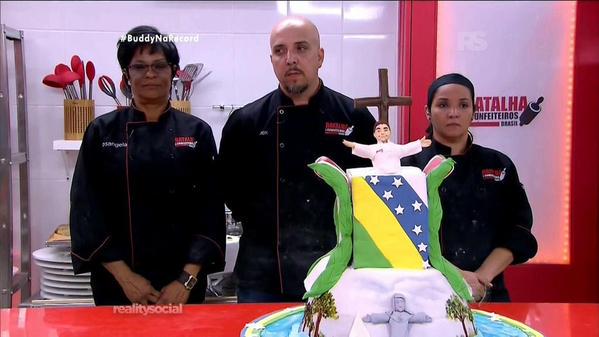boxpopsite's tweet photo. Esse bolo é o que melhor representa o Brasil. TÁ UMA ZONA! Mas é uma zona cristã!!! #BuddyNaRecord http://t.co/hdVf9HbViA