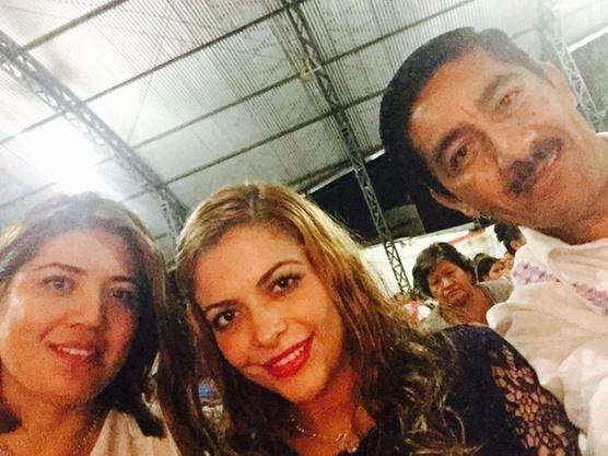 enochdez's tweet photo. Agradezco a mi amiga Daniela Jon que junto a mi esposa @Dulsillo me acompañan en esta gira por la Costa de Chiapas. http://t.co/yWF8eTOsfv