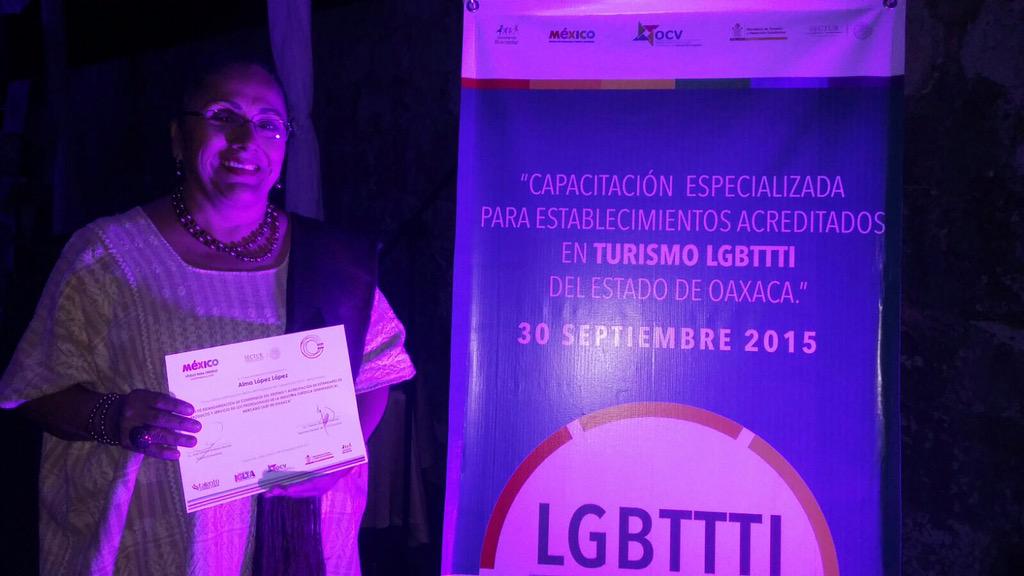 SecturOaxaca's tweet photo. Entrega de reconocimientos a la cadena de valor que participó en la capacitacion especializada en turismo #LGBTTTI http://t.co/0yKABSp95n
