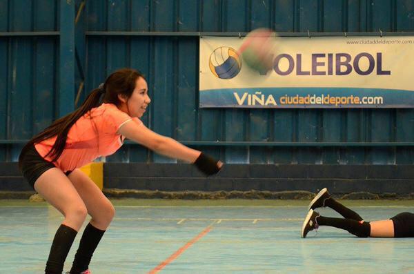 javieraravena10's tweet photo. Participa #EscuelaVoleibol #gratuita sector Glorias Navales los días Martes y Jueves 16.00 a 18.00.@cotyreginato http://t.co/fYfJ7IWCTX