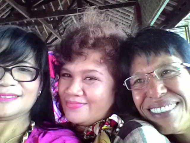 findingmemey's tweet image. Reunian kmaren bokap foto sama mantan, yg take nyokap.. Imbaaa beneeerr