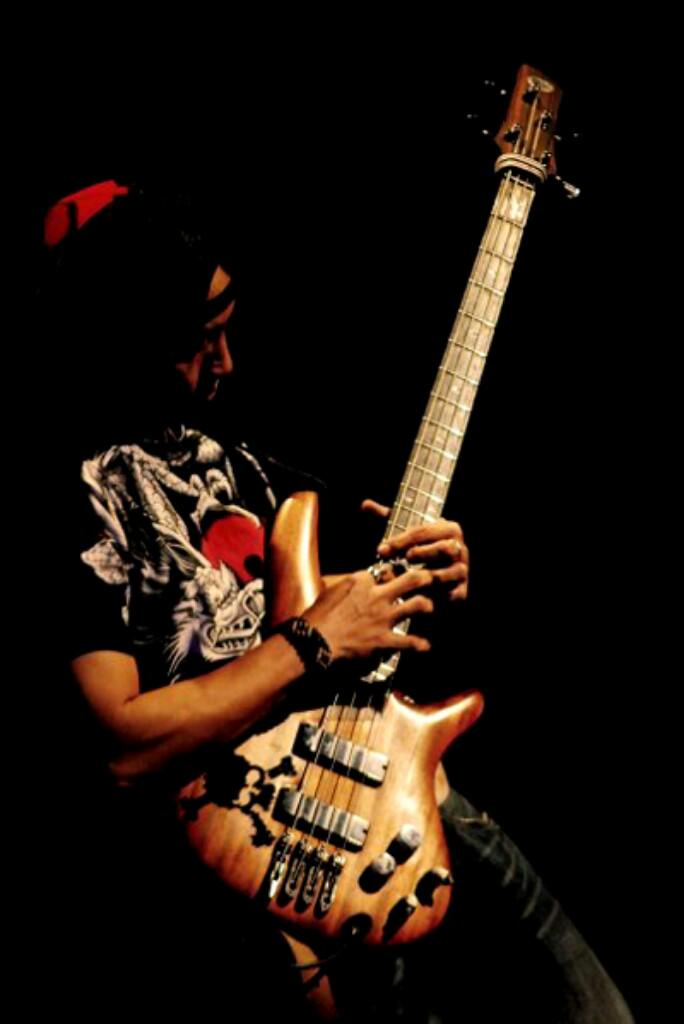 Selamat ulang tahun mas <a href="/AryaKungfubass/">Arya Setyadi</a> semoga panjang umur &amp; selalu menjadi inspirasi bagi bassist Indonesia :)