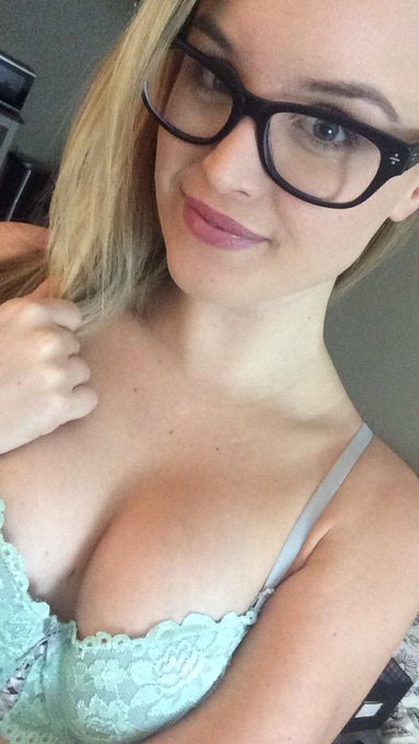 On MFC! http://t.co/YTeljKbmk2 http://t.co/Q02TzQm4Vs<a href="/tag/riplola"class="tags"><span>#riplola</span></a>