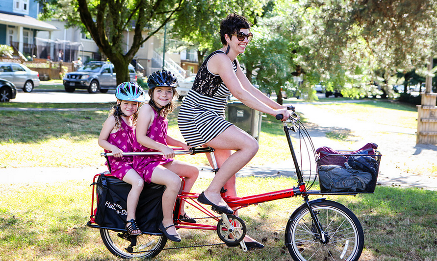 MomentumMag's tweet photo. We review the Bike Friday Haul-a-Day cargo bike. http://t.co/0BcQjdiQQR http://t.co/y4zIIgtECJ