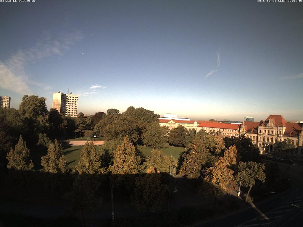 Strahlender Himmel über zukünftigem Bauhaus Museum! Webcam zeigt aktuelle Bilder infobox-bauhausmuseum-dessau.de/webcam.html