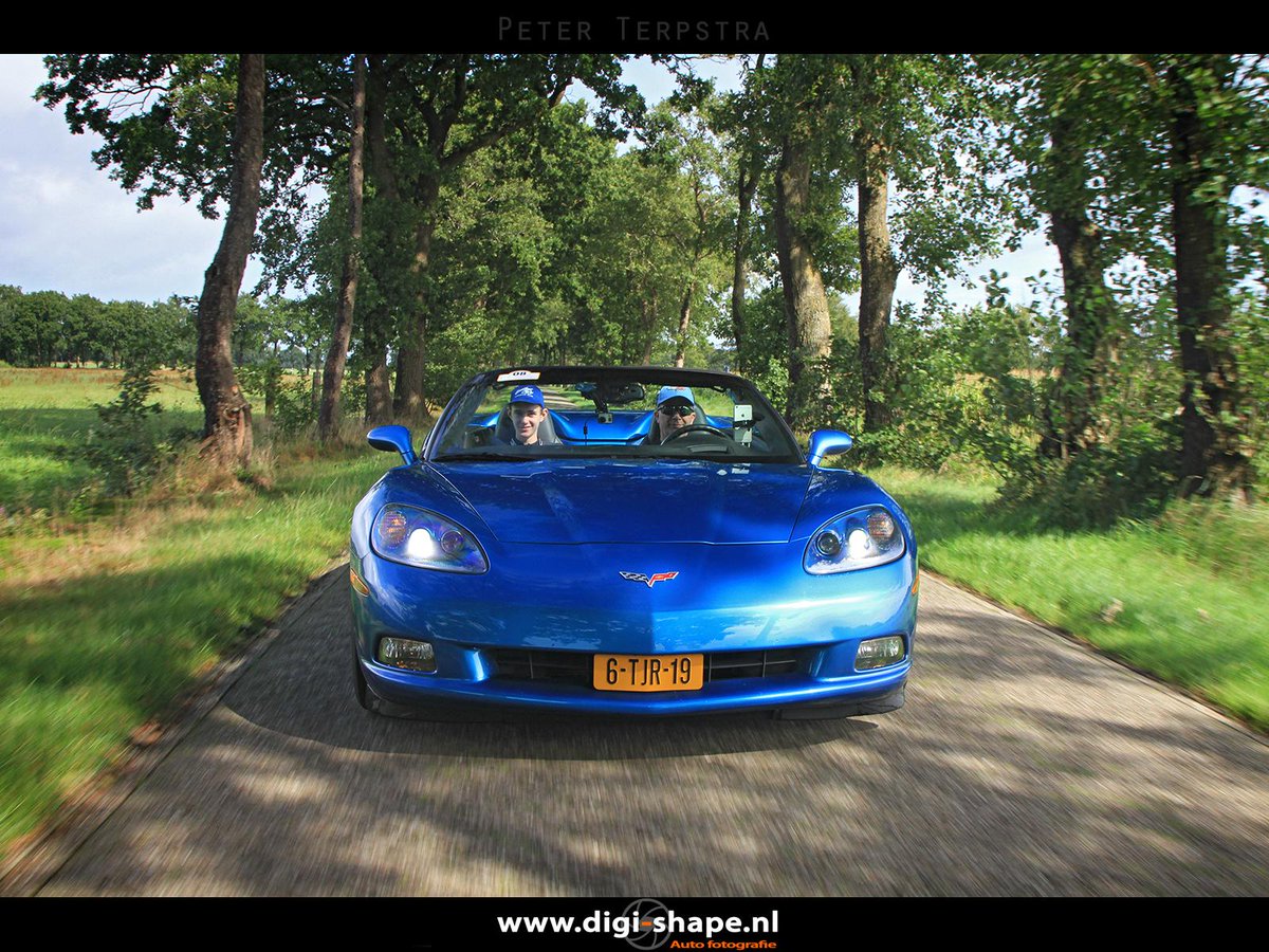 Vriend van de rally Remco gooide natuurlijk zijn dakje open, zodra het kon! #blauwvingerrally #Corvette #C6