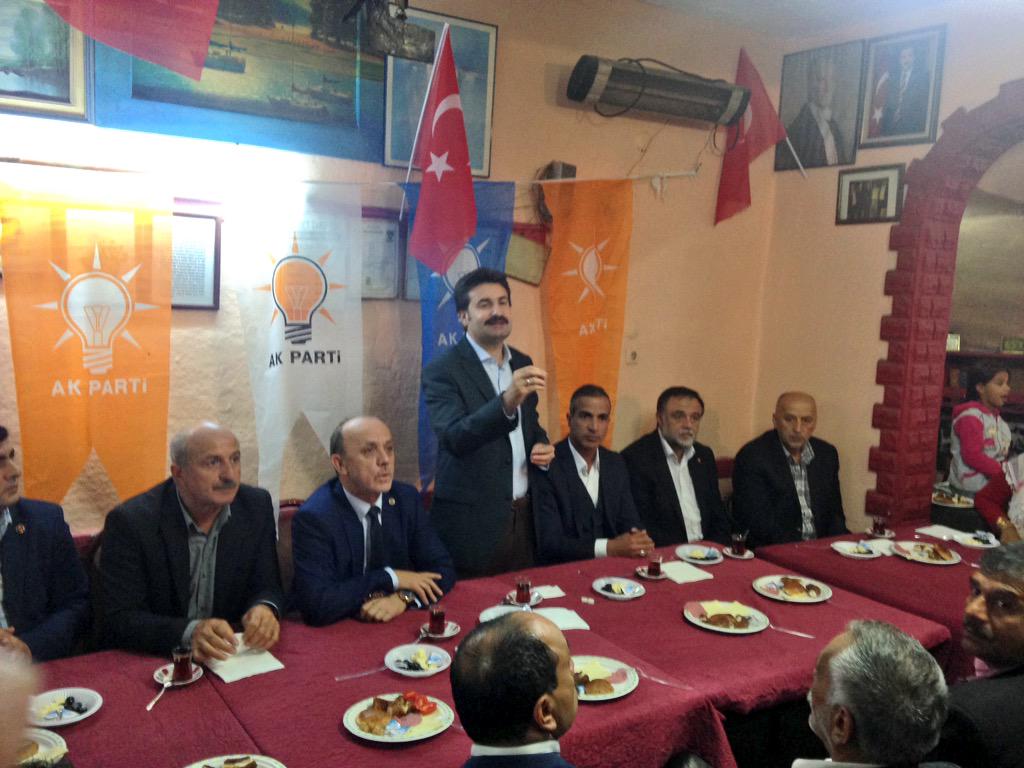 IsmailPARLIK's tweet photo. Ak Parti İnsHakSorGenBşkYrd Syn @AyhanSeferUSTUN  Erenler İlçe Roman Vatandaşlarımıza Hitap Ediyor @MuhammetKiratli http://t.co/Mxt0vb6n5x