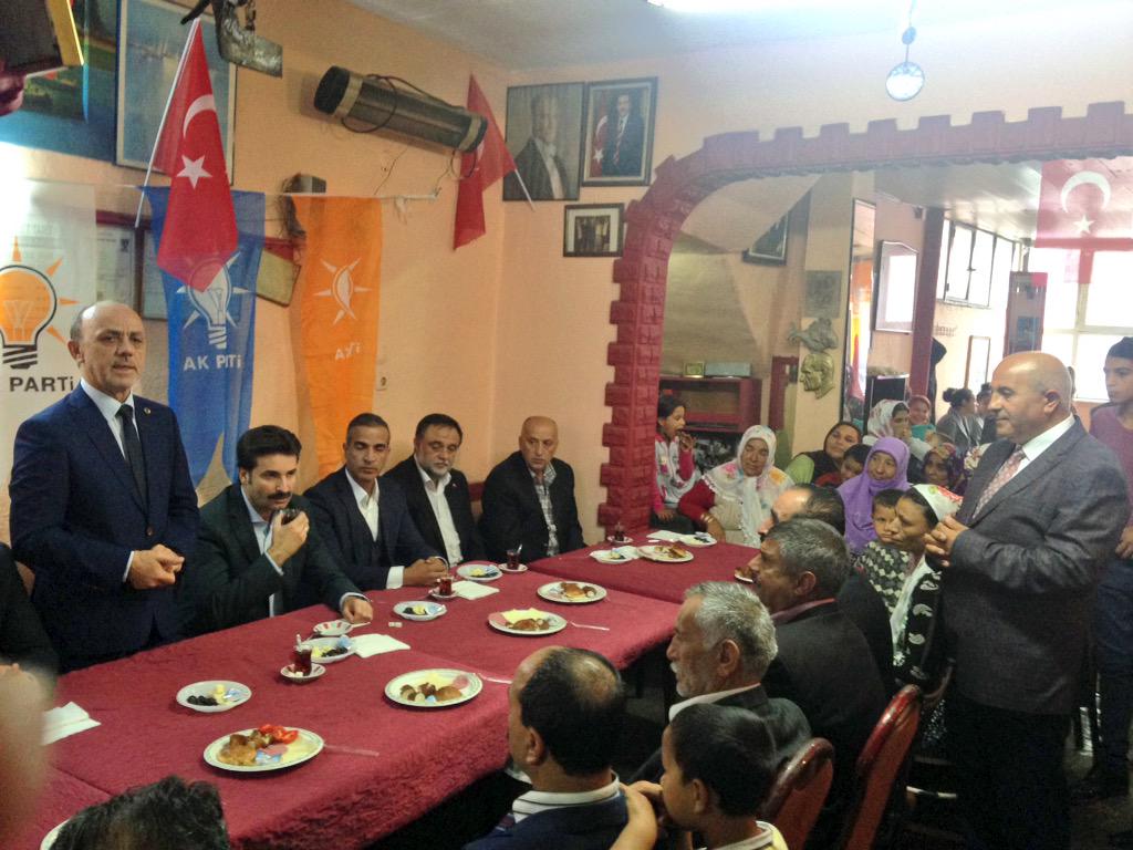 IsmailPARLIK's tweet photo. Ak Parti İnsHakSorGenBşkYrd Syn @AyhanSeferUSTUN  Erenler İlçe Roman Vatandaşlarımıza Hitap Ediyor @MuhammetKiratli http://t.co/Mxt0vb6n5x