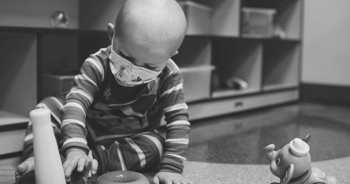 32 touching photos of cancer's young fighters huff.to/1MHfDEm