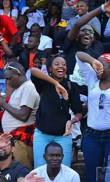 sickolia_'s tweet photo. When you're watching Rugby then your doctor texts you that you've missed your maternity clinic visit http://t.co/OIegDas6ac