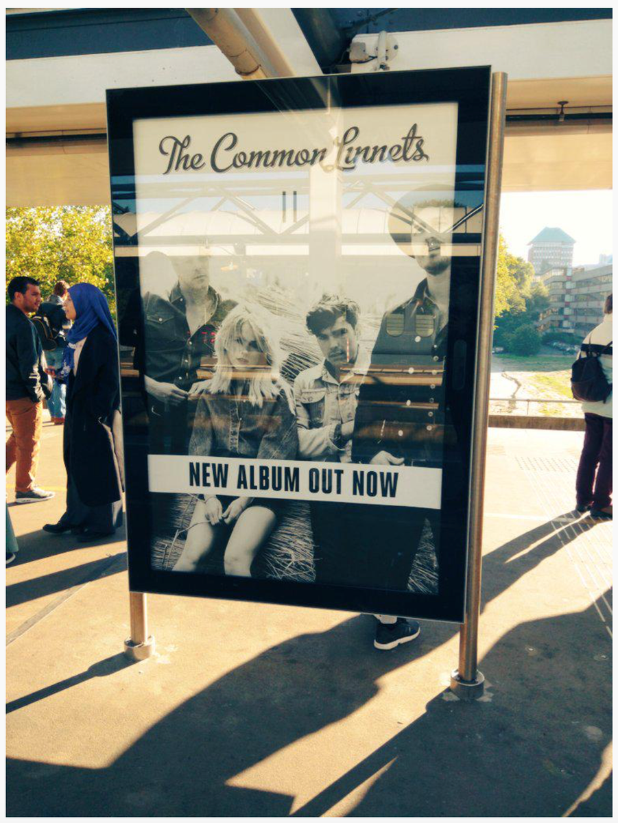 FanclubIDL's tweet photo. MEMBERS ONLY: Retweet en maak kans op zo'n mega superstoere @CommonLinnets Abri Poster. http://t.co/7gnjNXpPHZ http://t.co/Ruyvq2uvOY