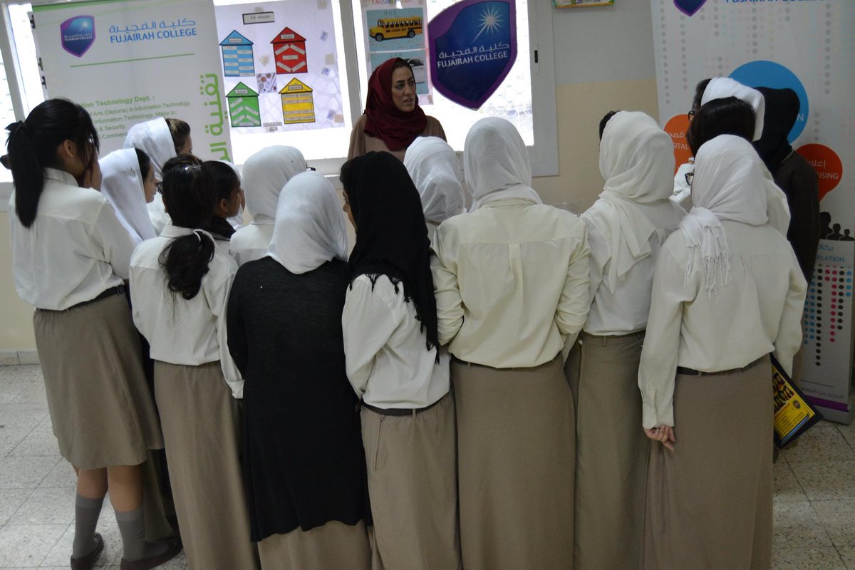 UoFujairah's tweet photo. كلية الفجيرة تشارك بمعرض الوظائف بالمدرسة الإنجليزية بالفجيرة..
#Career_Fair #our_own #English_school http://t.co/sjhJ375M06