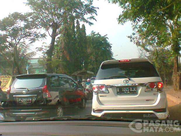 qluejakarta's tweet photo. Lalin Jl Pangeran Jaya Karta Arah Gunung Sahari Padat https://t.co/zcsyigwKER http://t.co/NCpuY38hbj