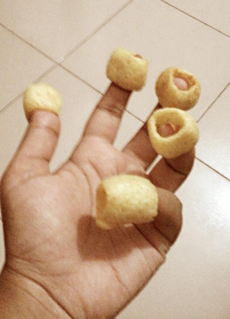 dr_emaa's tweet photo. Whose whose childhood passed through this? #ringchips #chips #Bangladesh #dhaka #snacks #favourite #foodiefriday http://t.co/dP0zK6ORNG
