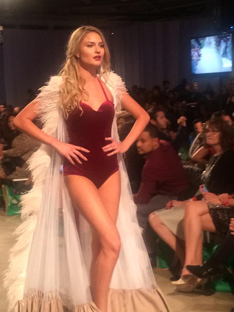 lookintoitsk's tweet photo. This happened tonight at Latino Fashion Week! Gorge!@MoiSoli http://t.co/wMnuH31XI9