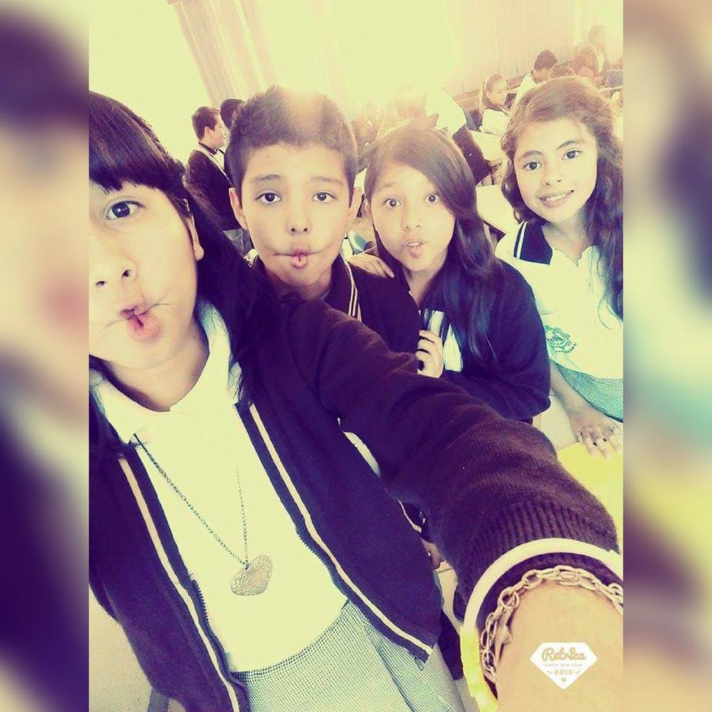 LupitahVilla's tweet photo. Amor De Locos<3!
#SecundariaTime
#SomosGuapos http://t.co/ggZYCEQJmb