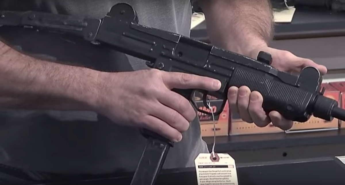 _GoViral's tweet photo. Of (Fake) Guns, True Stories And Unreal Reactions https://t.co/Mb0TdThO3j   #Orlando #guncontrol #PrayersForOrlando https://t.co/lpTAfhoav0