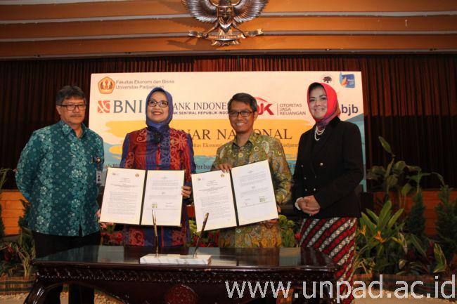 Otoritas Jasa Keuangan (OJK) Jalin Kerja Sama dengan Unpad unpad.ac.id/2015/10/otorit…
