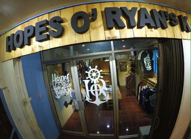 GoodWillieBS's tweet photo. Jan lupa belanja kaos, baju, celana, topi dll dimari @HopesOfRyansK tinggal ngesot dr #GWBS sabi broo! 🏂 http://t.co/KEv3Dot45P