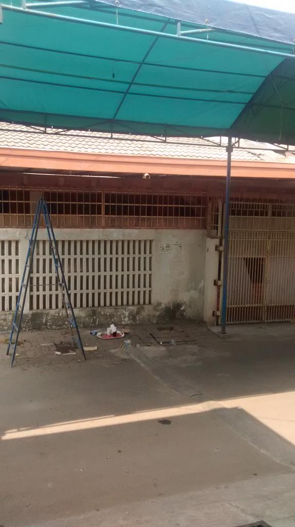 CayCay2989's tweet photo. Mohon ditindak untuk penutupan jalan raya seperti ini Pak @basuki_btp acara dimulai minggu, tenda dipasang hari ini http://t.co/VAKopSb4yz