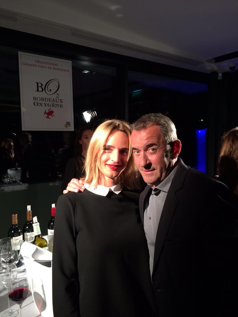 #coucoucestlui  Le #petitecran #love #Bordeaux merci <a href="/ChrisDechavanne/">ChristopheDechavanne</a> <a href="/TelecableSat/">Télécâble Sat Hebdo</a> <a href="/Chateau_LHB/">Larrivet Haut-Brion</a> <a href="/VinsdeBordeaux/">Les Vins de Bordeaux 🍇</a>