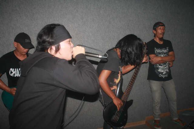 CHAOSHITDOTCOM's tweet photo. GIGS RUANG RAUNG \m/ http://t.co/zU37V3mRX7