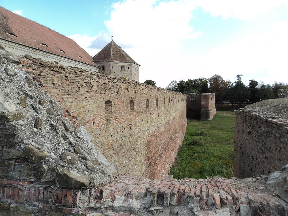 TransylvaniaTU's tweet photo. Făgăraș fortress
https://t.co/uVhkhOxAEA http://t.co/CHRacGh2Le