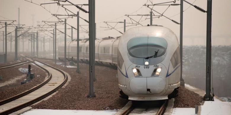 infobdg's tweet photo. China Dipastikan Garap Kereta Cepat Jakarta-Bandung http://t.co/MX0vHO47vs #infoBDG http://t.co/4r4DvAq3aG