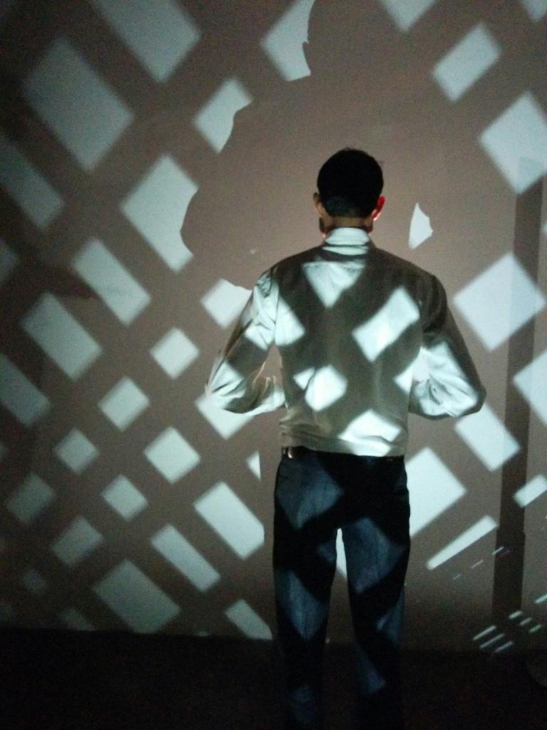 mghadiok's tweet image. Shadow play with crazy people 1 @ vis a vis, New Delhi, India
#ialdchasedark
#chasethedarkwithmondoarc