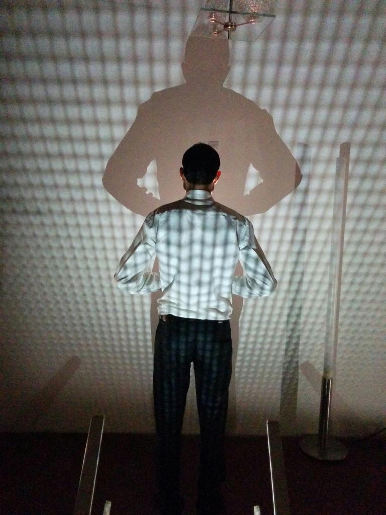 mghadiok's tweet image. Shadow play with crazy people 2 @ vis a vis, New Delhi, India
#ialdchasedark
#chasethedarkwithmondoarc