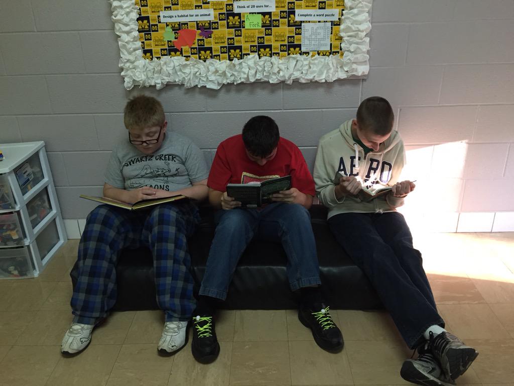 BrightsVictors's tweet photo. Reading time! http://t.co/kt2jEfG9bF