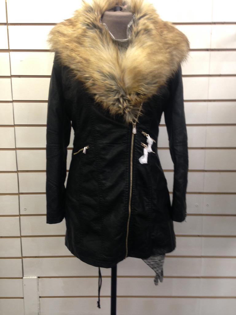 _MJBoutique's tweet photo. Beaut coat with fur collar just £40 http://t.co/ka2Sg3HT2w