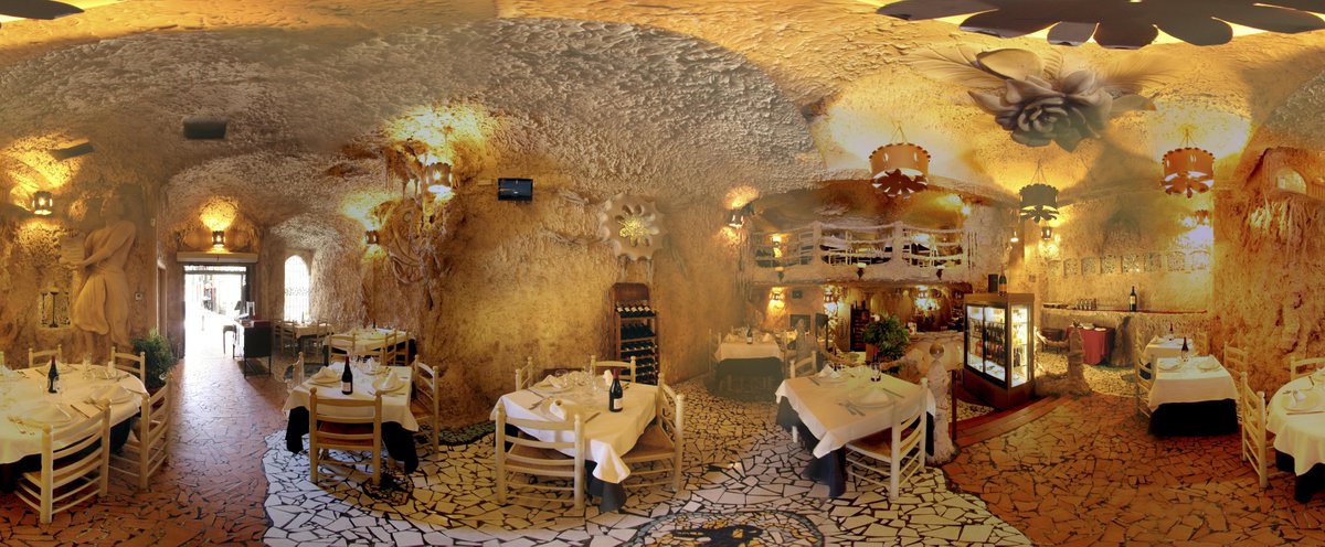 BaccoDoc's tweet photo. Seguramente has venido a vernos y te has enamorado de nuestro local, pero ¿lo habías visto de manera panorámica? http://t.co/YgYLEIFGLy