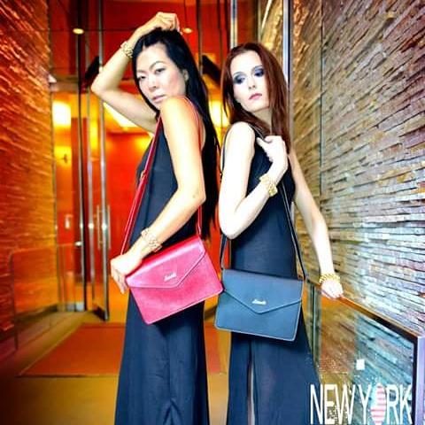 LUSAKI_7's tweet photo. @LUSAKI_7 from Paris to New York #strapbag #Della #Lusaki_7 http://t.co/D27NYxUZHG