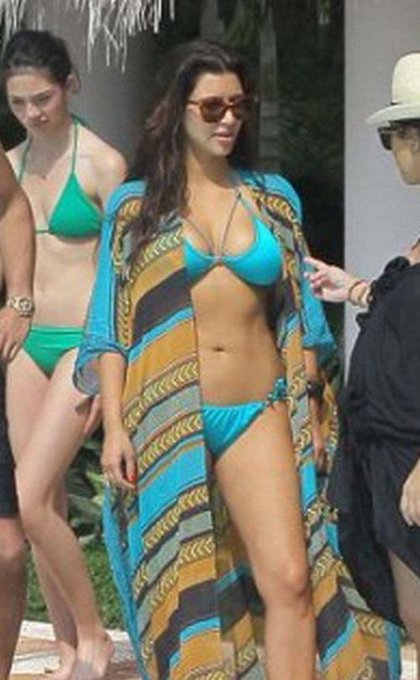 Kim Kardashian (@KimKardashian) in bikini on a yatch  via @BellasEnBikini http://t.co/Wrvjh4wvVY<a class="tags" target="_blank" title="On Twitter" href="/?out=eyJ0eXAiOiJKV1QiLCJhbGciOiJIUzUxMiJ9.eyJpYXQiOjE3MjEzMTgxMzYsImlzcyI6InR3cG9ybnN0YXJzLmNvbSIsIm5iZiI6MTcyMTMxODEzNiwiZXhwIjoxNzUyODU0MTM2LCJyZWRpcmVjdF91cmwiOiJodHRwczovL3R3aXR0ZXIuY29tL0tpbUthcmRhc2hpYW4ifQ.ZDL16o35kl_-lX_OPUz0LHSquxmu5a5rYHt8Y7DTozMF26VIvGRfwQU19BRqGdV0P0zel6o4diR7BfLMiRxrcA">@KimKardashian</a>