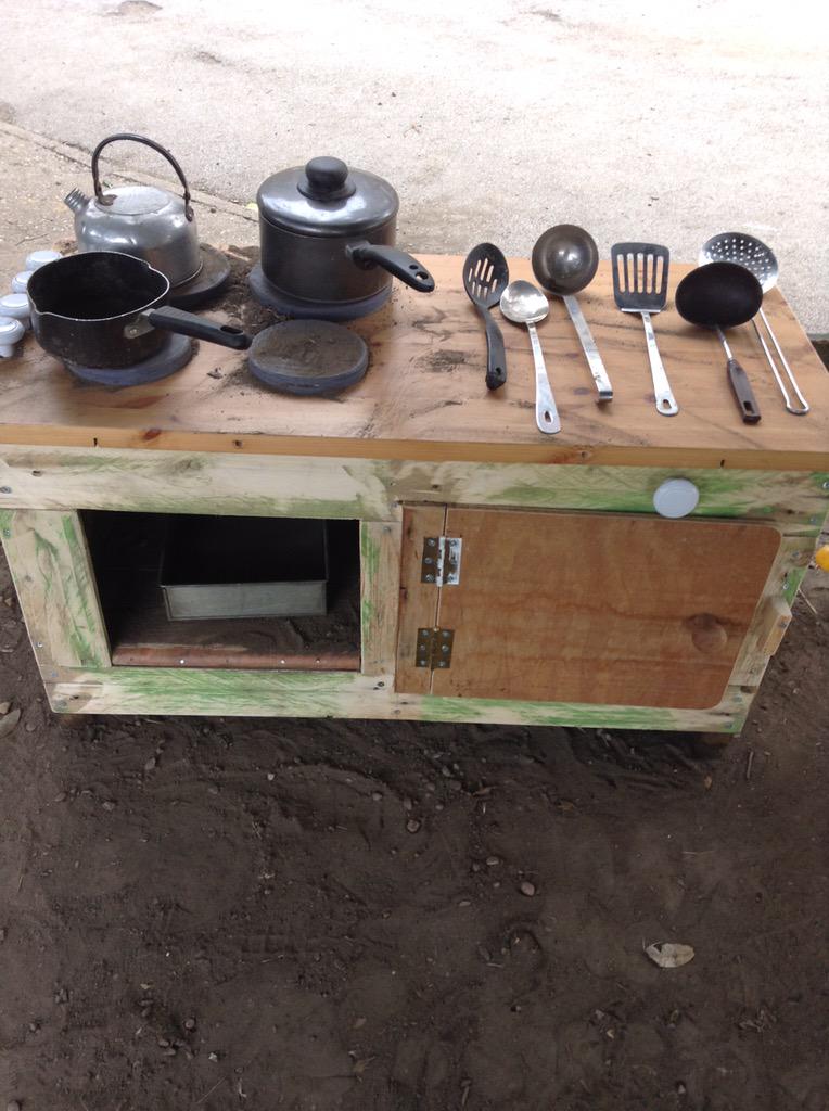 pinesnursery's tweet image. The next new handmade feature of our mud kitchen 💚 #pinesNursery #funPlayTime