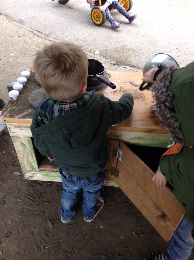 pinesnursery's tweet image. The next new handmade feature of our mud kitchen 💚 #pinesNursery #funPlayTime
