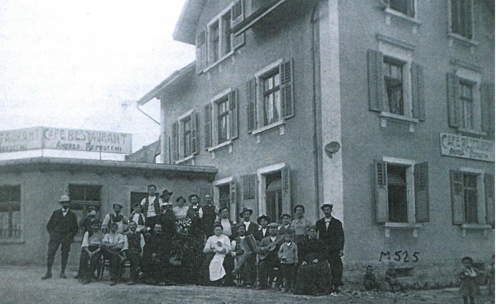 zahnoli's tweet photo. Le "Tripoli" vivait au rythme des ouvriers italiens du Moutier-Granges. Ce jour dans le QJ. http://t.co/HwuKoe7kZU http://t.co/dS1ffNf2z0