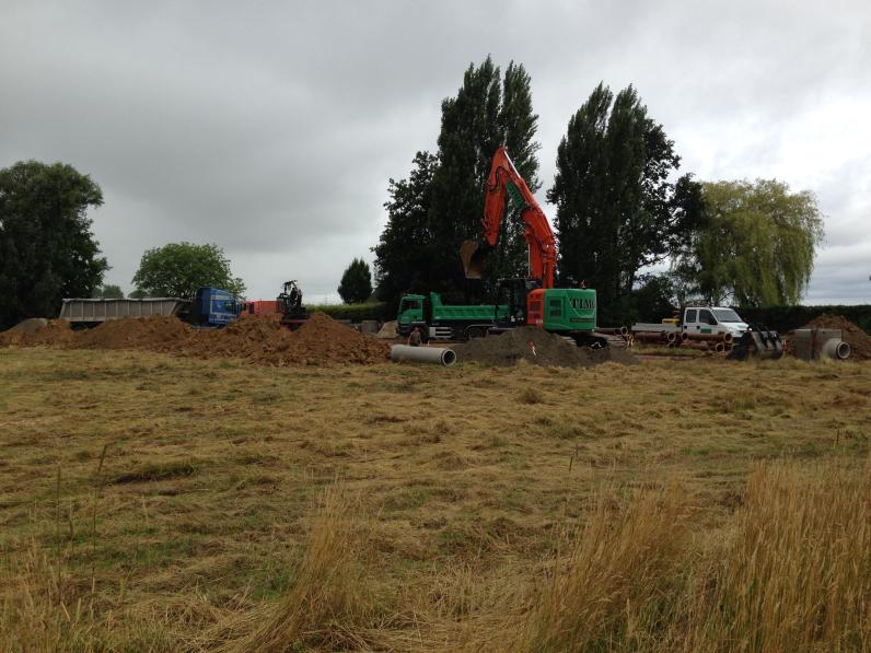 TimoTuin's tweet photo. #Aanleggen van #verkaveling #Reynsakkerstraat @wevelgem8560 #timotuin #hyboma http://t.co/hhqZYYkRBo