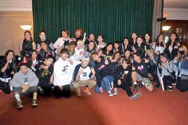 rifdaharmianah_'s tweet photo. First.. Jin-Suga-V

Then, not long ago..
IT'S JUST #TaeJin and #NamGi 's world 😂😂

#HighlightInHouston http://t.co/wHvzWNxUto