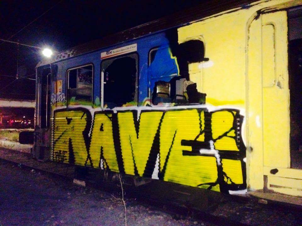 laprevetudiante's tweet photo. RAVE : J-2 !! #RAVEHARDMUSICFESTIVAL http://t.co/n1tQDhT3m3