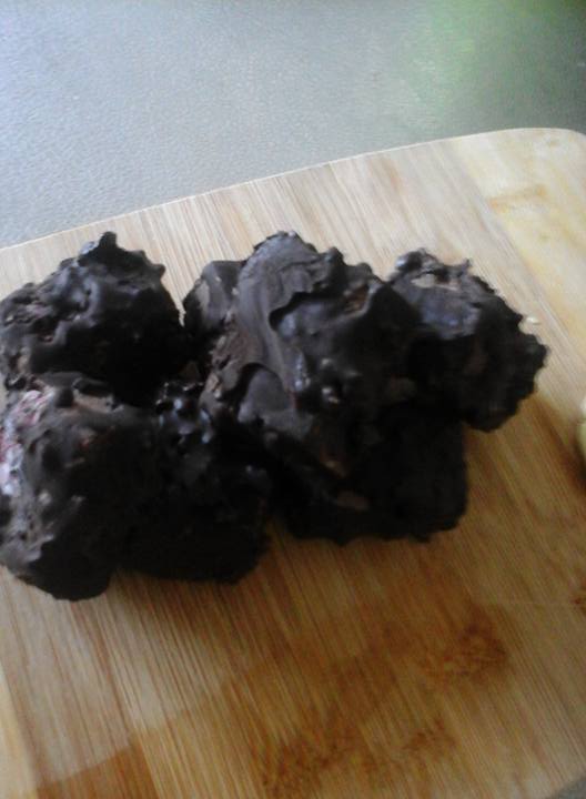 evelineterveld's tweet photo. #notsoguilty #chocolate #raspberry #salty http://t.co/d4syeTEwzr