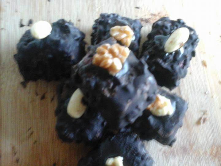 evelineterveld's tweet photo. #notsoguilty #chocolate #raspberry #salty http://t.co/d4syeTEwzr