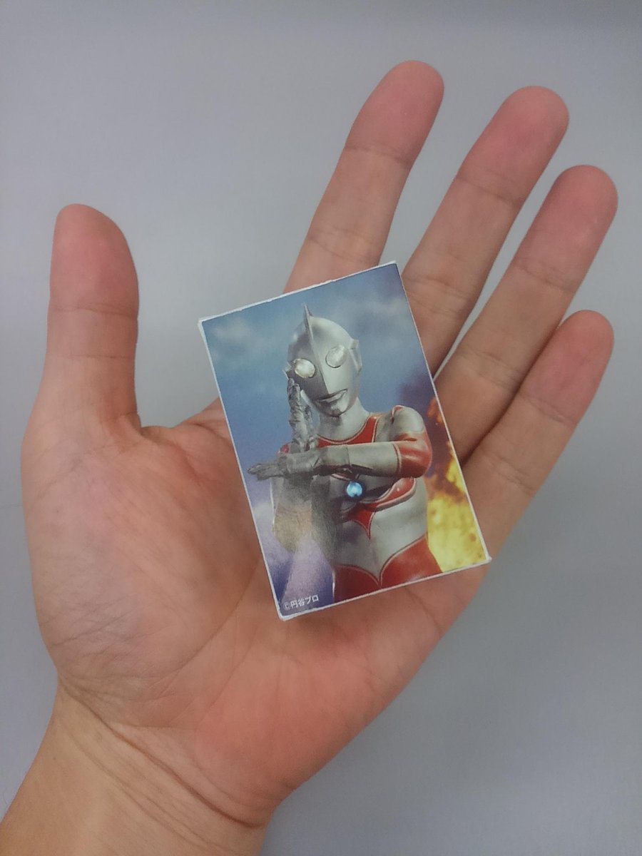 hyper_hobby's tweet photo. 【キャラクターランドVol.3】特別付録の帰ってきたウルトラマン全怪獣&星人トランプを誌面から切り取って、箱も組み立ててみました。ちょっと小ぶりなサイズ感! #charalan http://t.co/Krkfqj73vM