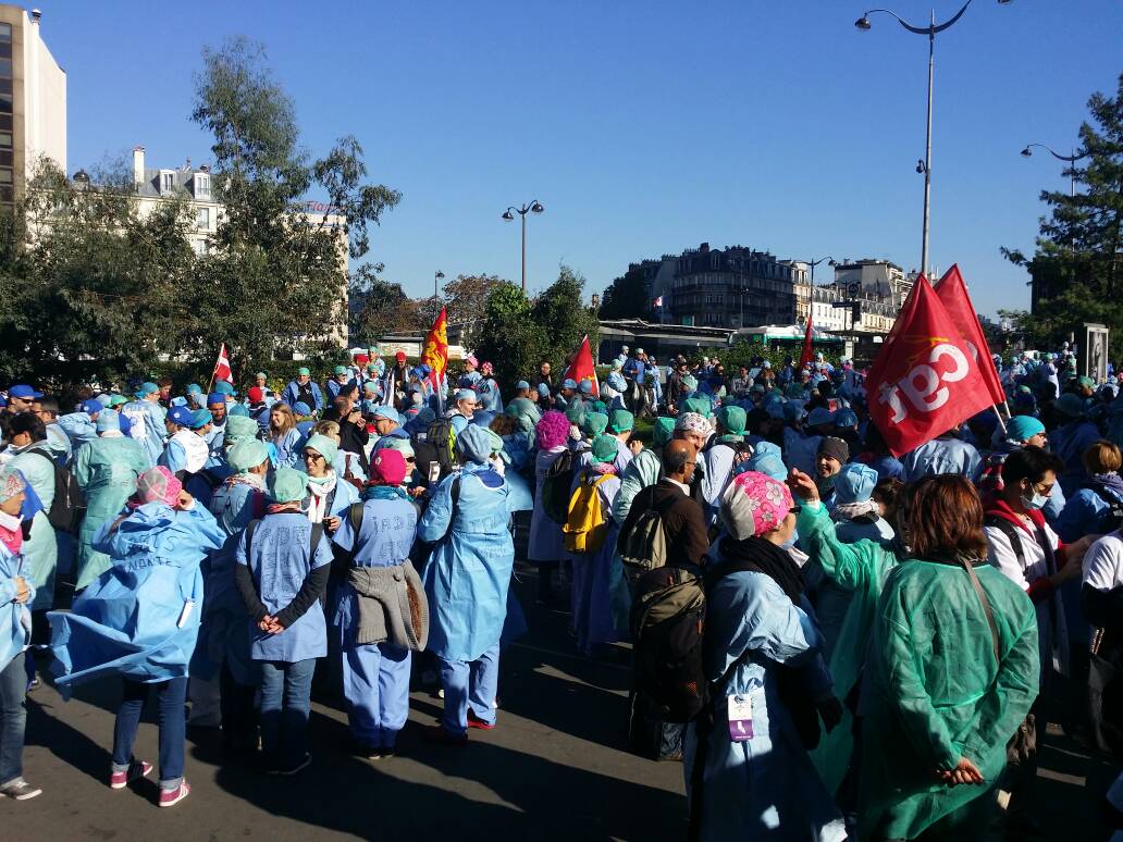 FabregasBern's tweet photo. @francetvinfo Du bleu, du blanc et des infirmier(s) qui voient rouge ! ça vous intéresse ? #manifIDE @infirmierscom http://t.co/0uxTJCIg1M