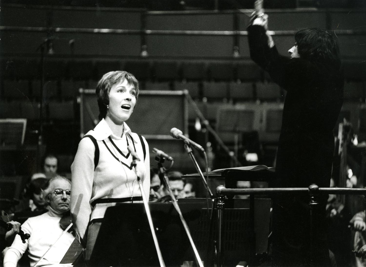 Happy 80th birthday to Julie Andrews! She performed at the Hall with André Previn and the in 1973. 