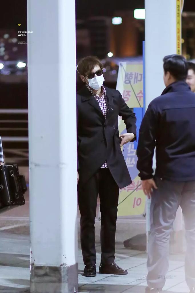 FROMTHETTTOP's tweet photo. 150930 [HQ] #BIGBANG off to Vegas ✈
Cr: AVRIL (avril_gdtop)
http://t.co/2apbzCFqIz
#AVRILPHOTO #TOP #탑 #빅뱅 #MADEtour http://t.co/mnoKI7qz9Y