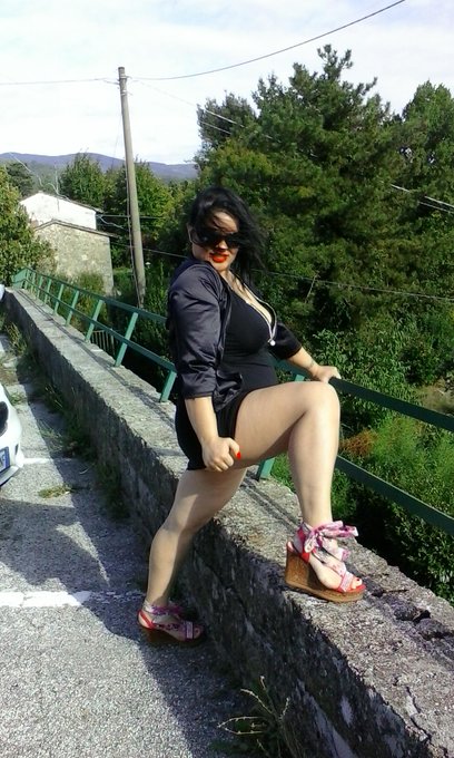 Pamela de Boni non si smentisce mai.....scena da urlo per strada!!! Fantastica!!!! http://t.co/fMowS<a href="/tag/openpussy"class="tags"><span>#openpussy</span></a><a href="/tag/rottainculo"class="tags"><span>#rottainculo</span></a><a href="/tag/gioved%C3%ACgnocca"class="tags"><span>#gioved&igrave;gnocca</span></a><a href="/tag/veron"class="tags"><span>#veron</span></a>