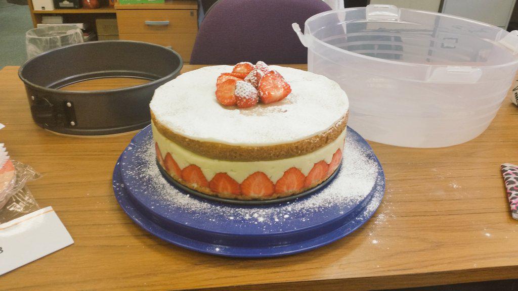 AnnaMikis's tweet photo. The joys of #phdlife .Cake on a Thursday :) @CU_EARTH #phdBakeOff #lovebaking @BritishBakeOff http://t.co/uRcFZh3zxO