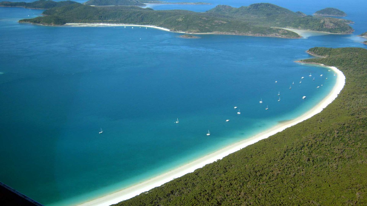 QLDWhitsundays's tweet photo. Whitehaven Beach &amp; Hill Inlet, Whitsunday Island #whitsundays http://t.co/Laf7OBCIo3